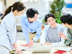 株式会社ＳＴＡＲＤＵＳＴ　ＨＤ．(株式会社スターダストプロモーションのグループ会社) スターダスト公式ECサイトの運営／土日祝休／未経験歓迎