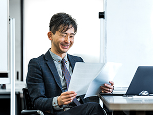 株式会社トラスト 総務（課長候補）／月給36万円以上／年休120日／残業少なめ
