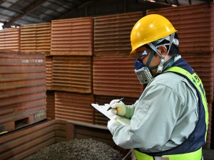 株式会社日向製錬所(住友金属鉱山グループ) 製品出荷担当／寮・社宅完備／賞与年5.5カ月分／転勤なし