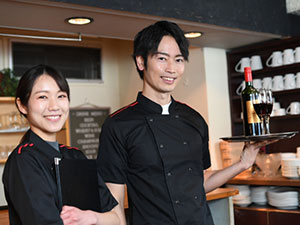 株式会社トゥーバトレーディング レストランの店舗スタッフ／月給25万円以上／大阪万博にも出店
