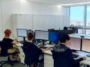 株式会社ウルトラスーパーピクチャーズ 事務系総合職／基本定時退社／土日祝休／服装・髪型・ネイル自由