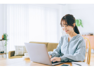 ヒューマンストラテジーズジャパン株式会社(セルムグループ) フルリモートの営業サポート／未経験歓迎／年休120日以上