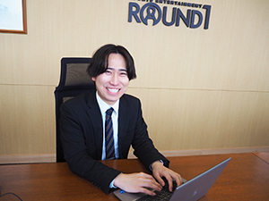 株式会社ラウンドワン【プライム市場】 労務・総務／月給33万円以上／手厚い手当／定着率92.1％