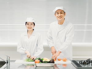 イオンフードサプライ株式会社(イオングループ) 食品製造スタッフ／研修充実／年休122日／平均賞与4.8カ月