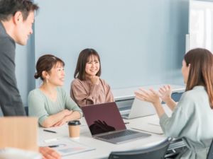 ＧＢｔｅｃｈｎｏｌｏｇｙ株式会社 事務職／土日祝休／車通勤可／綺麗なオフィスにオシャレなカフェ