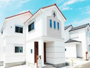 株式会社イーカム 不動産営業・用地仕入／固定月給42万円以上・歩合給あり