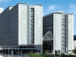 学校法人愛知大学 専任事務職員／年休124日／土日祝休み／賞与6カ月分支給実績