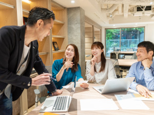株式会社かたち 社労士業務（管理職）／月給35万円～／完全週休2日／残業少