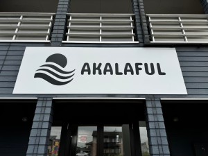 株式会社ＡＫＡＬＡＦＵＬ 車の販売・買取営業／未経験歓迎／月給30万円以上／完休2日制
