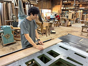 有限会社ナカト オーダーメイド家具の製造スタッフ／未経験歓迎／髪型・髪色自由