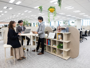 アイリスチトセ株式会社(アイリスグループ) 内装建築施工管理（オフィスなどの内装仕上げ／家具設置工事）