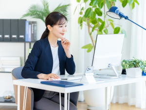 エルガーホールディングス合同会社 財務／年休124日／前職給与保証／残業ほぼなし／10時始業