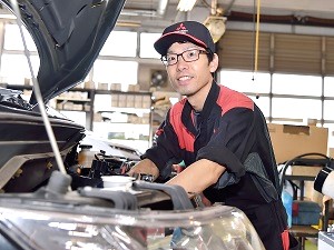 八千代三菱自動車販売株式会社 未経験から始める整備スタッフ／残業5時間以内／整備資格不問