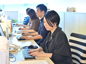 Ｔ’ｓ　Ｃｏｌｌｅｃｔｉｏｎ株式会社 家具メーカーの経理／完休二日・残業月15H／駅チカ徒歩2分