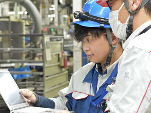 ダイハツ九州株式会社(ダイハツ工業グループ) 技術系総合職／未経験歓迎／年休121日／フルフレックス