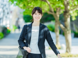 『眼鏡市場』『レンズスタイル』（株式会社メガネトップ） アプリ運営・DM制作の担当／転勤なし／土日休み／産育休あり