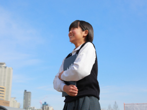 株式会社キューズプラス 企画営業／原則土日祝休み／残業月20h／住宅手当有／転勤なし
