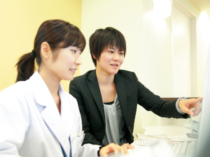 株式会社アイセイ薬局 調剤薬局事務／未経験歓迎／年休123日相当／賞与実績4カ月