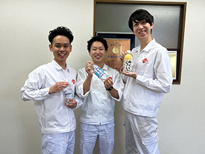 株式会社日本サンガリアベバレッジカンパニー 飲料水の商品開発職／年間休日122日／未経験歓迎／面接1回