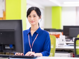 株式会社八木クリエイティブ 事務職／経験者募集／完全週休2日／土日祝休／子育て世代活躍中