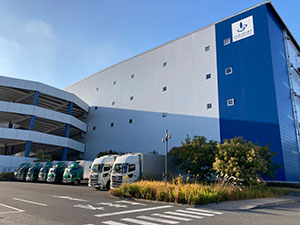 リーテック株式会社(リートングループ) ドライバー兼倉庫作業スタッフ／土日祝休み／定時退社可能／日勤