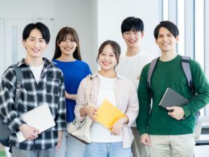 Ｒｏｏｍ’ｓ　Ｂａｒ合同会社 反響営業／未経験OK／基本定時退社／実働7h／完全週休2日制