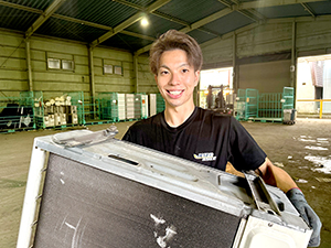 上昇運輸株式会社 倉庫内作業スタッフ／月給24万円／賞与年2回／完全週休2日制