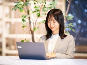 コクヨアンドパートナーズ株式会社 広報アシスタント／リモート勤務あり／月給25万円以上