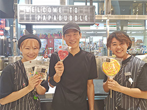 株式会社ＰＡＰＡＢＵＢＢＬＥ　ＪＡＰＡＮ キャンディショップの店長候補／残業ほぼゼロ／月給26万円以上