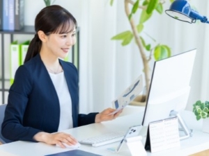 乙女草株式会社 メーカーの営業事務／17時半退社／未経験歓迎／女性割合4割超