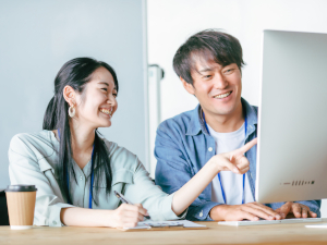 ハンダ株式会社 労務・経理／月給35万円以上／完全週休2日制／基本残業なし
