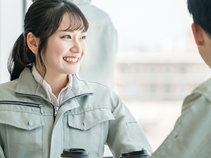 株式会社エーライン 営業・現場管理／駅徒歩5分／年休120日以上／月給25万円～