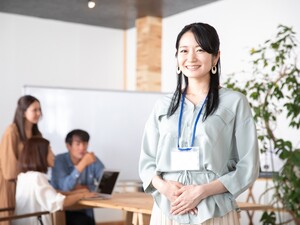 日研トータルソーシング株式会社 社内サポート職／完全未経験OK／年休125日／残業月10h