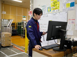 キャリテック株式会社(グループ会社／三菱食品株式会社) 倉庫管理（川崎市）／月給23万円以上／月8日～10日休以上