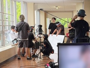 株式会社ボーダーレス CM・PR動画等の映像プロデューサー／年休127日／土日祝休