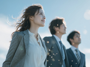 株式会社ＫＡＮＳＡＩ　ＣＯＬＬＥＣＴＩＯＮ 人事／未経験歓迎／月給30万円以上／年休120日／土日祝休み