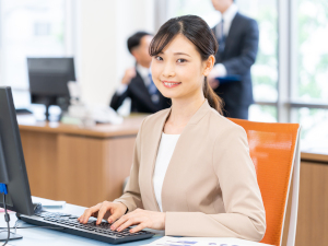 日本信用情報サービス株式会社 営業事務／月給25万円以上／年休126日／土日祝休み／残業少