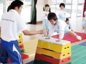 株式会社トライル 社内SE／自社システム開発・運用／年休120日／原則定時退社