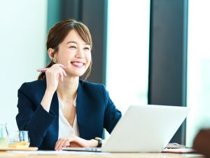 株式会社ディーラウンド 採用サポート・事務／月給23万円～／年休125日／残業無し