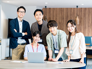 メディカルライフ株式会社 Webマーケティング／年休120日／基本定時退社／土日祝休み