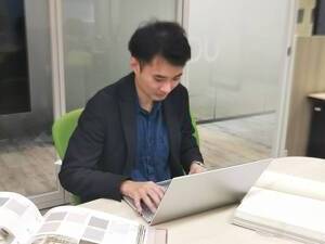 リスジャパン株式会社 経理事務／幅広い裁量／年休125日／残業ほぼなし／土日休み