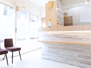 医療法人社団EVIDENS 歯科助手　年間休日125日／残業月5h以内／有給消化100%