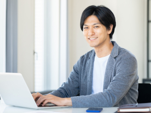 株式会社エムユー情報システム(UBE三菱セメント株式会社100％出資) 経理／大手企業グループ／年休125日／土日祝休／基本定時退社