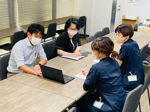 医療法人財団綜友会 社内SE（ヘルプデスク）／年間休日109日以上／基本定時退社