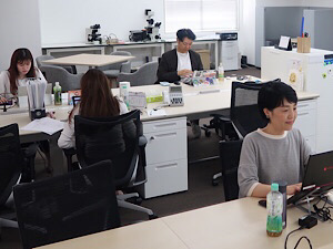 株式会社Ｖｉｓｕａｌｉｘ 総務／経験を活かす／賞与年3回／月給25万円～／年休120日