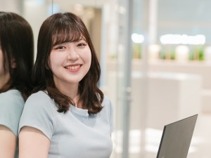 株式会社ＴＲＩＢＥ SNSマーケター／未経験歓迎／月給34万円～／月残業3h以下