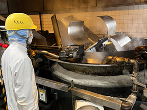 東京カリント株式会社 かりんとうの製造スタッフ／未経験歓迎／土日祝休／夜勤なし