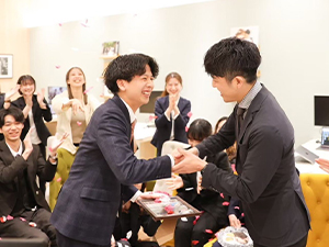 Ａｍｂｉｈｏｎｅ株式会社(IKKグループ) ウェディングフォトグラファー／未経験歓迎／賞与最大年7回