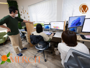 株式会社MERCIT システムエンジニア／リモートワーク／自社内開発