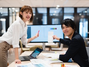 株式会社かたち グラフィックデザイナー／基本定時退社／土日休み／賞与年2回